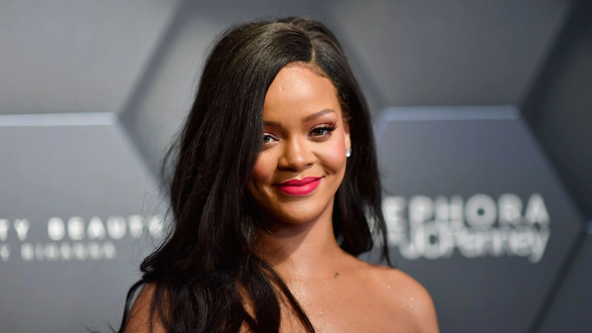 Who Is Rihanna - Singer & Billionaire: Biography, Personal Life, Net Worth
