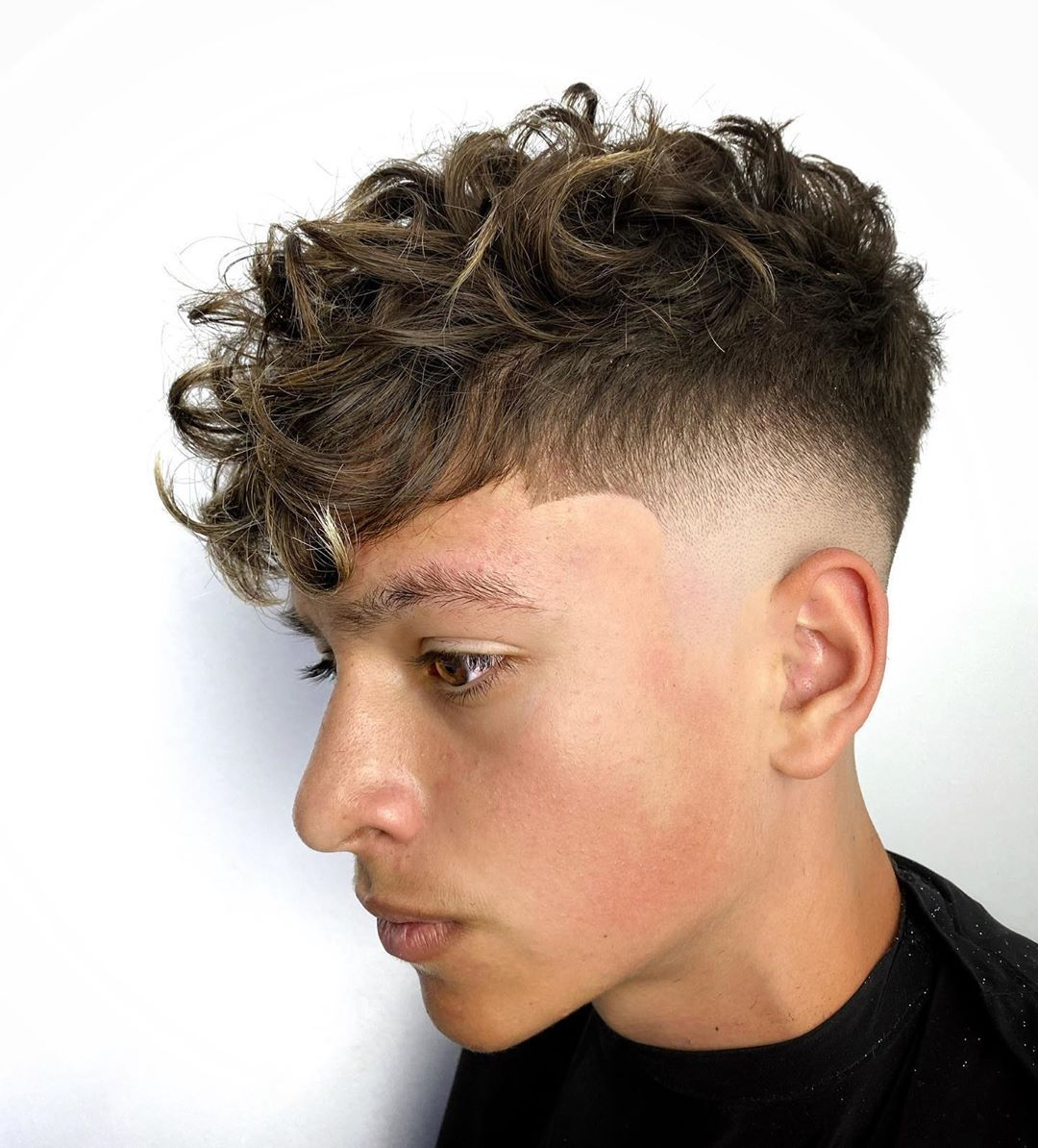 How To Style Curly Hair Men And Top 10 Trends in 2022 | KnowInsiders