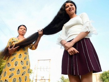 who has the longest hair in the world indias rapunzel nilanshi patel