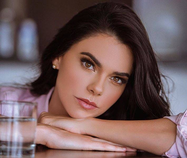 Top 10 Most Beautiful & Attractive Cuban Women Under 40