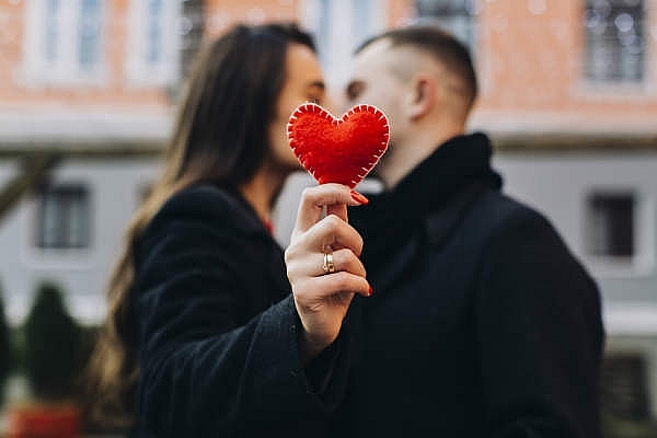 Girls of These 3 Zodiac Signs Are Blinded by Love - According to Astrology