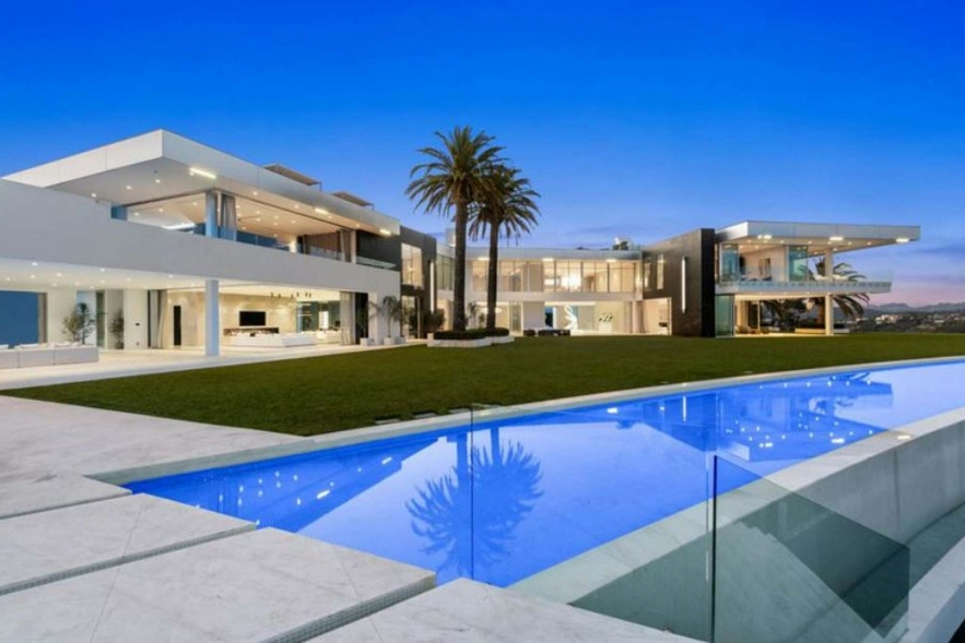 Look Inside Most Expensive House in America:  21 Bedrooms, 49 Bathrooms and 6 Elevators