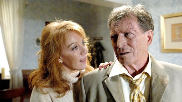 Mike Baldwin (Johnny Briggs) shows the fiirst signs of dementia when he doesn’t recognise girlfriand Penny (Pauline Flemming) in this episode of Coronation Street broadcast on March 12th, 2006