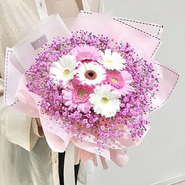 Top Best Flowers For Mother, Wife and Girlfriend on Women's Day