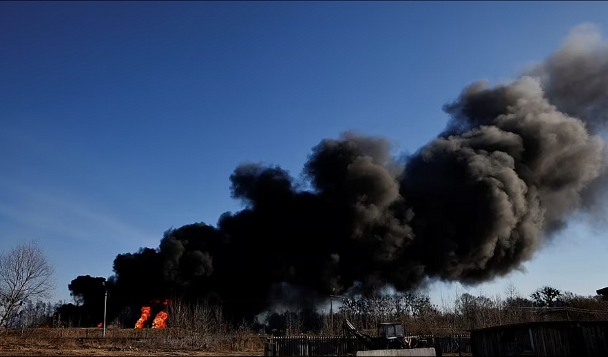 Intense Fighting in Kyiv, Ukraine: Russian Troops Closer & Surround - Updated