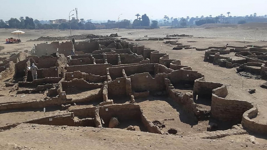 Watch Video 'Lost City' in Egypt: 3,000-Year-Old and Largest Ancient City