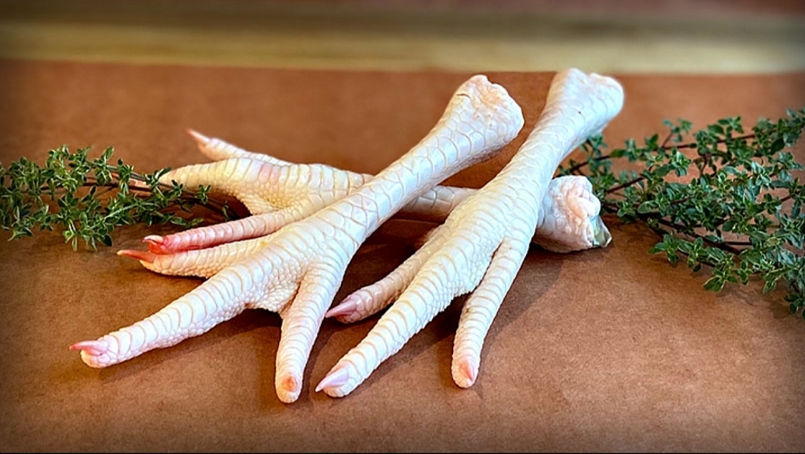 Chicken feet that are grilled at high temperatures can present some risks when eaten in large quantities