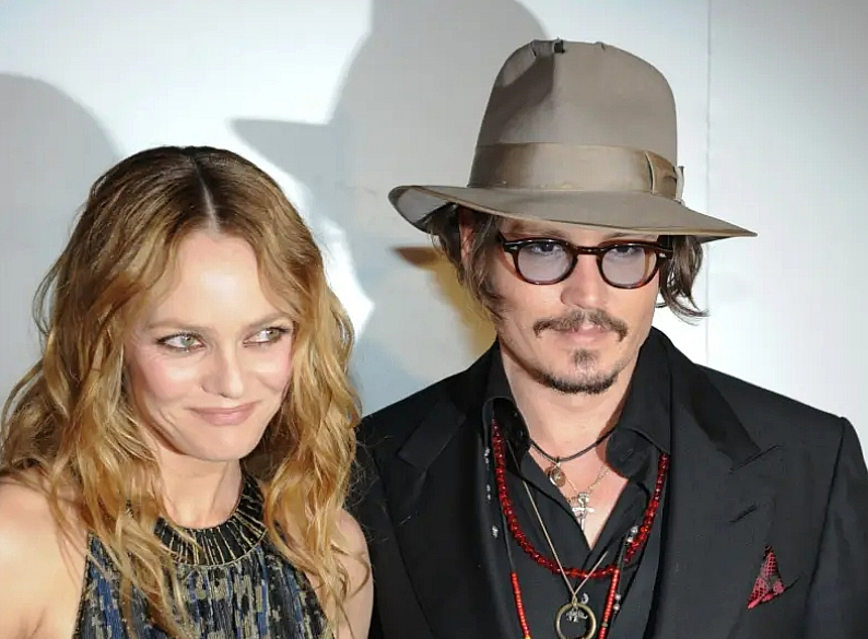 Who Are Johnny Depp's Wives, GirlFriends Right Now & of All Time