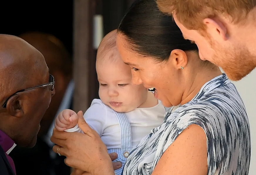 On the final day of 2019, the Sussexes shared a recap of the year on Instagram, which included a new photo of Baby Archie with his father Prince Harry.