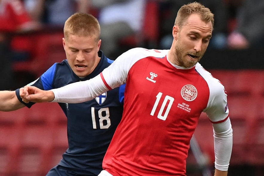 Christian Eriksen collapses in Denmark vs Finland Euro 2020 match