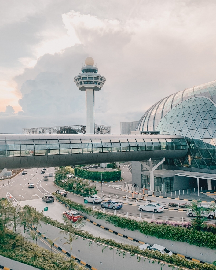 Top 10 Best Airports in The World 2021