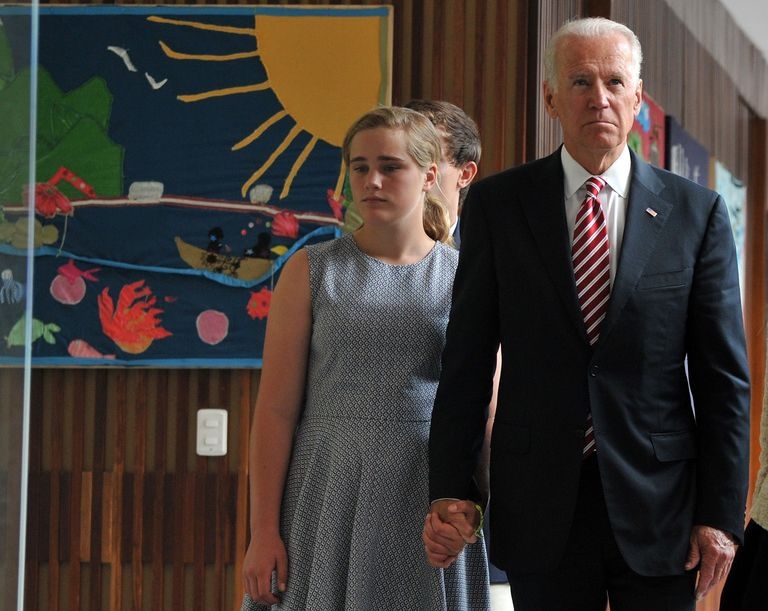 How many children and grandchildren does Joe Biden have?